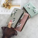 【手工花卉刺繡短夾】【小巧大容量】日式純色古風手工花卉刺繡小巧女錢包皮夾短夾