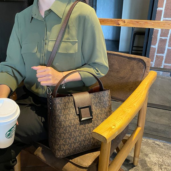 正韓版型超棒做工時尚流行百搭印花大容量水桶包女包手提肩背斜背包