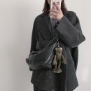 日系黑色純色氣質軟面網紅鏈條包包女百搭單肩斜背大容量水桶包